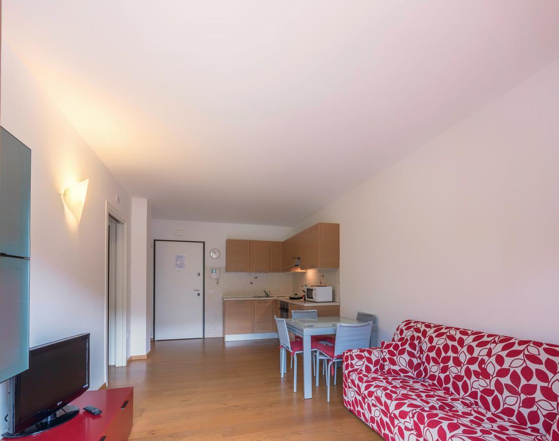 Residenza Finestra Sul Parco Apartment Comano Terme Exterior photo