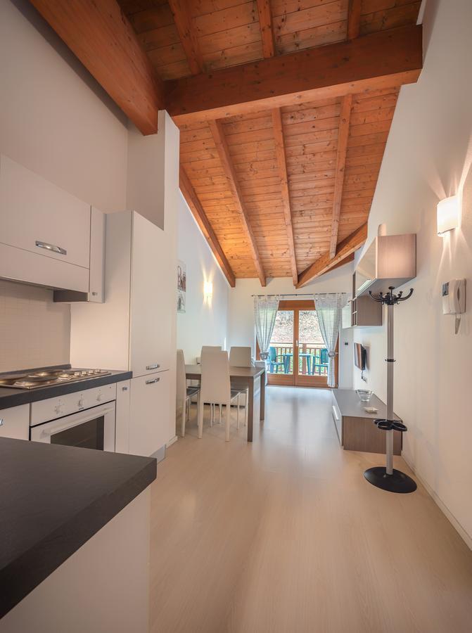Residenza Finestra Sul Parco Apartment Comano Terme Exterior photo